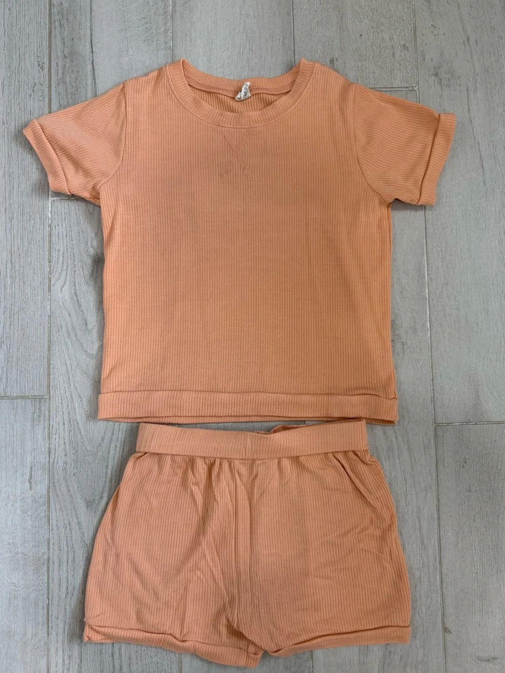KATE QUINN Short Sleeve Topstitch Tee + Retro Shortie Short Set (Peach Quartz)